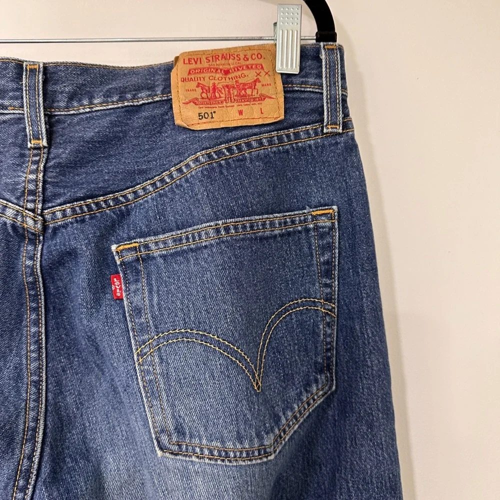 Levi's 501 Straight Leg Jeans Mens 34x34 Medium Wash Button Fly | Heritage Denim